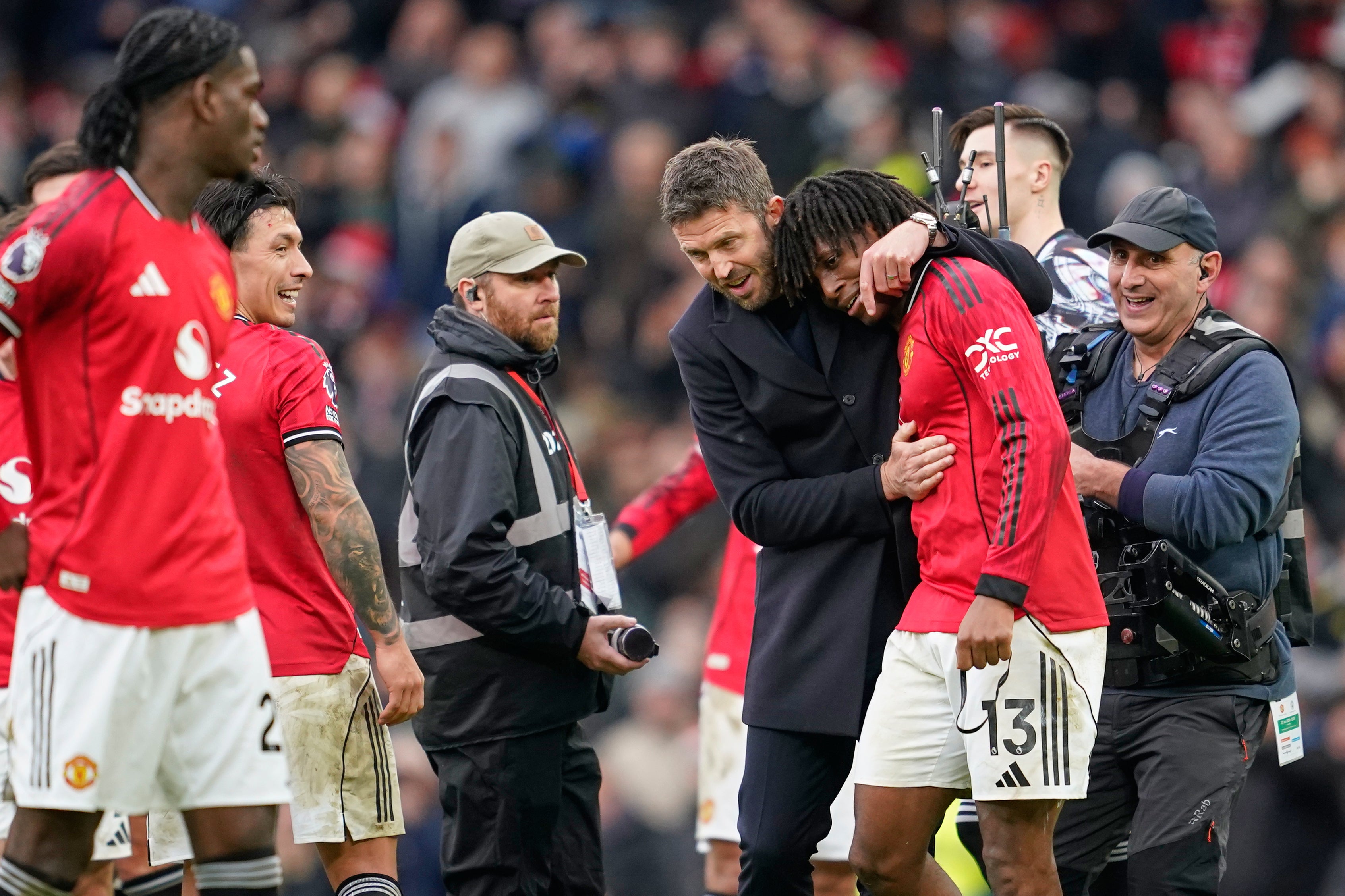 <p>Michael Carrick embraces Patrick Dorgu after the full-time whistle</p>
