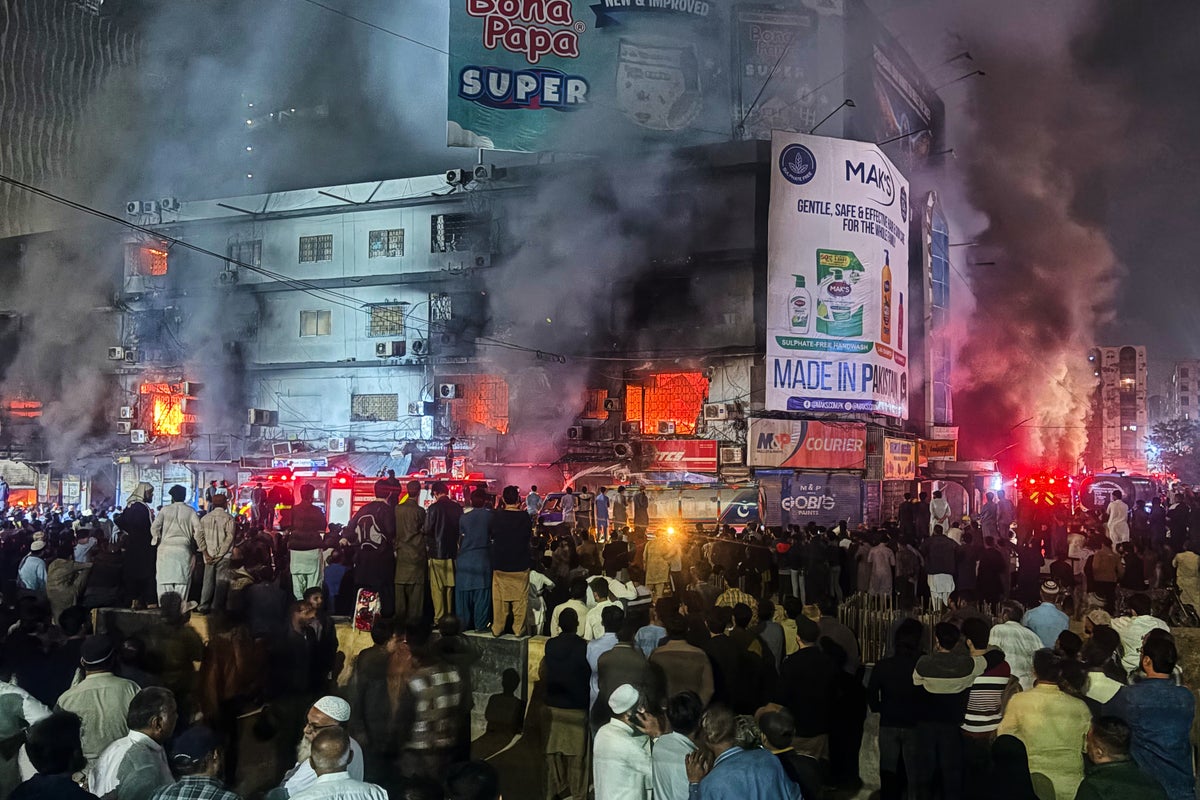 Six killed as massive fire rages for over 12 hours at shopping centre in southern Pakistan – UK Times
