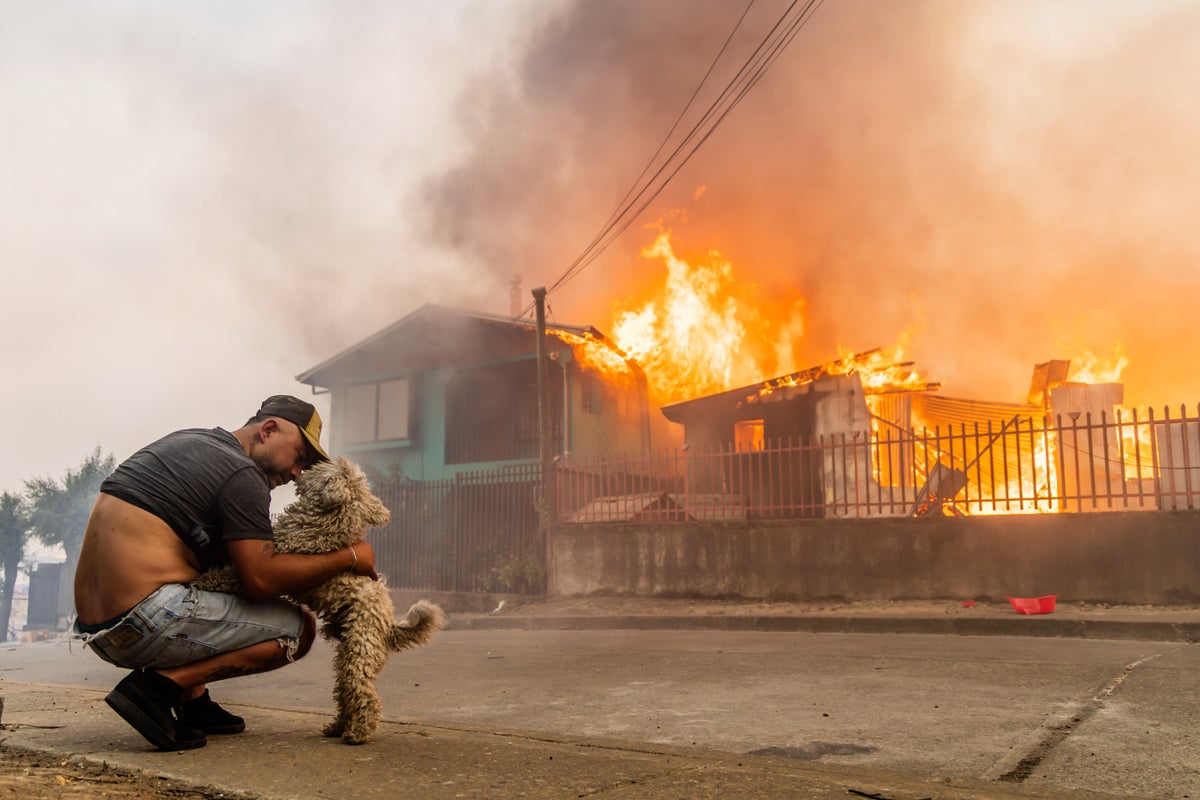 Photos show wildfires burning in Chile