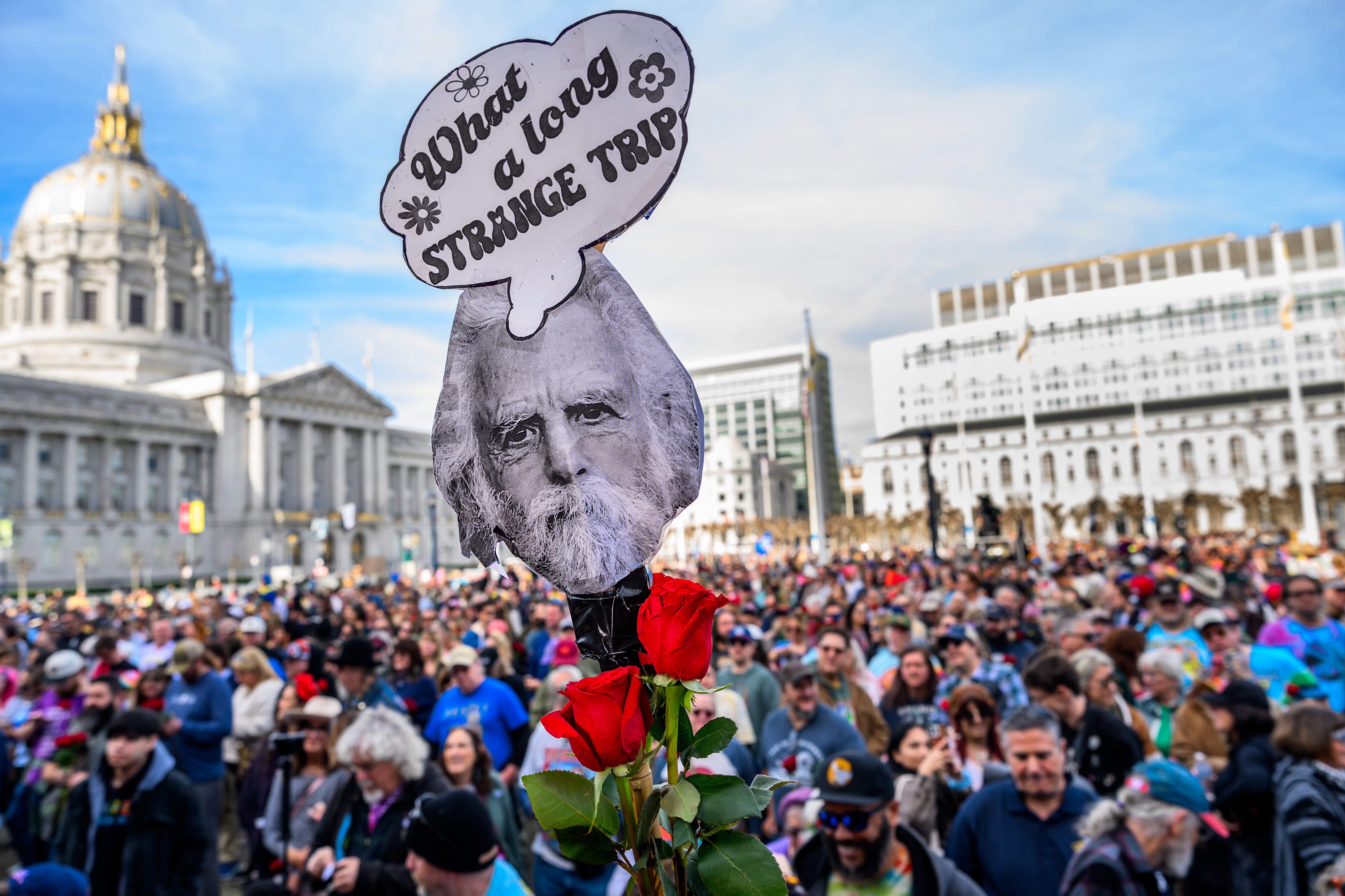 Thousands gather in San Francisco to celebrate Grateful Dead guitarist Bob Weir&rsquo;s life