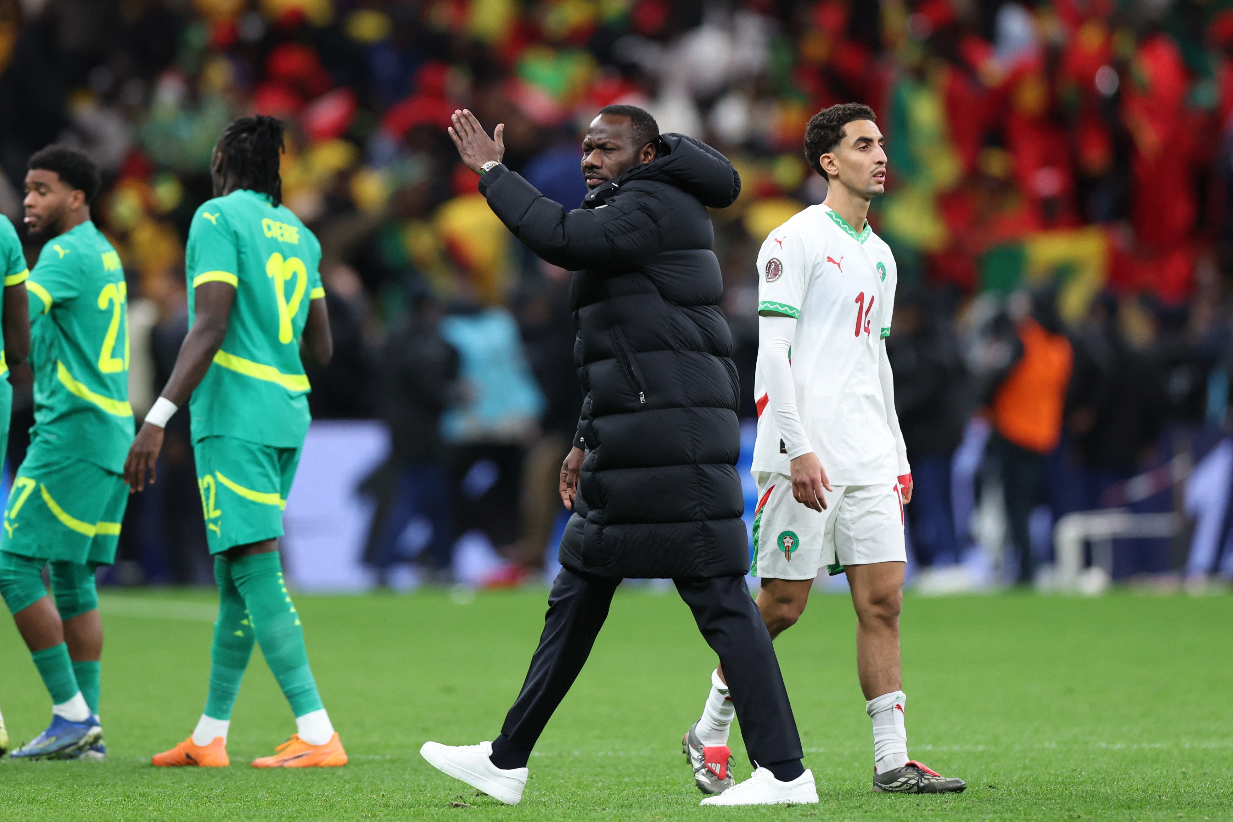 Pep Thieau ordena que sua equipe do Senegal abandone enquanto a final da Afcon se transforma no caos