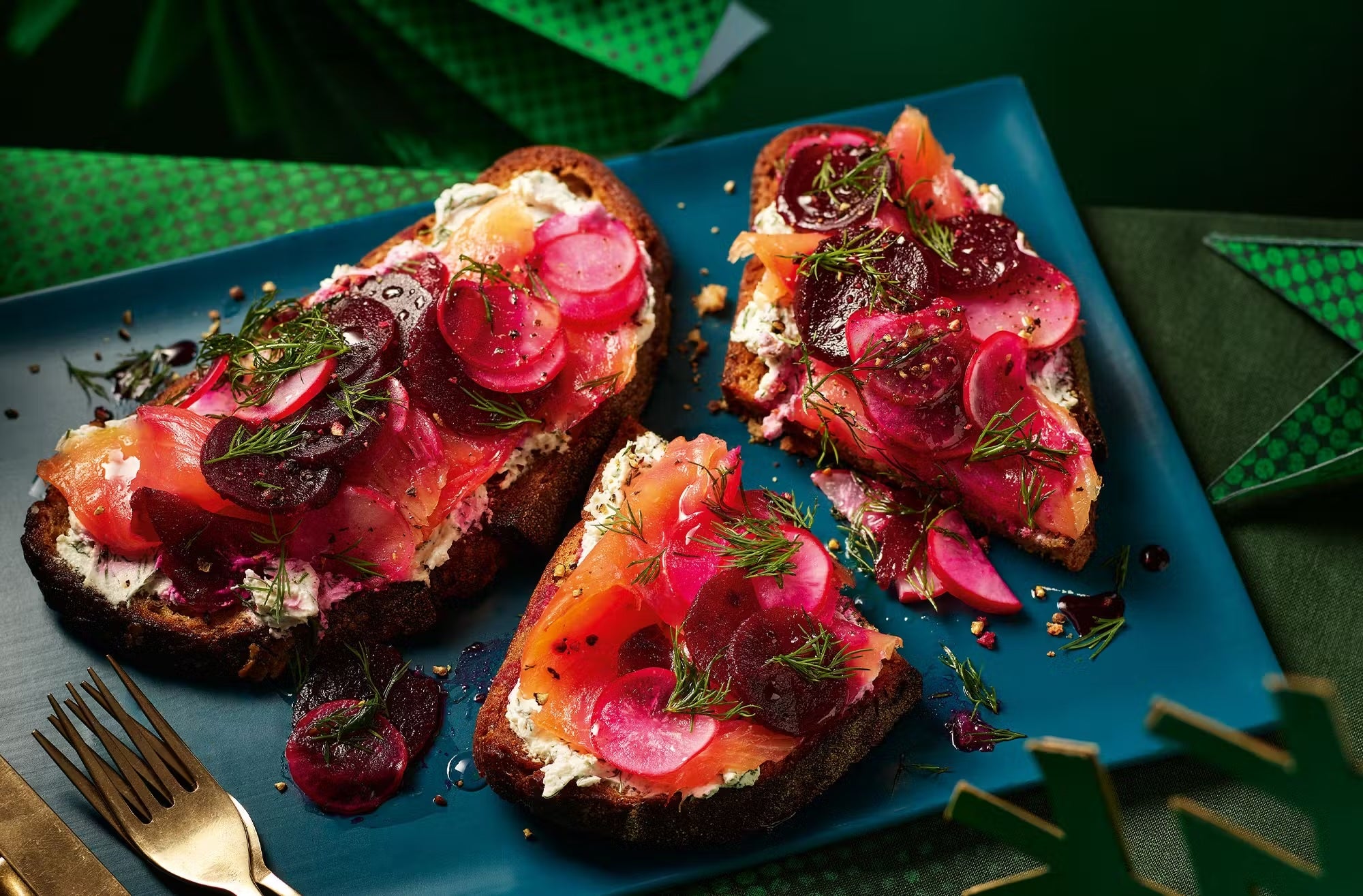 <p>A Nordic breakfast in three moves: rye for fibre, smoked fish for omega-3s, and dill for that unmistakable Scandi lift</p>
