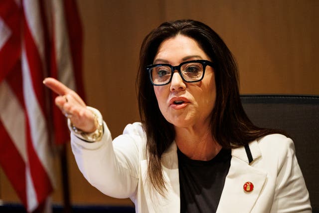 <p>Labor Secretary Lori Chavez-DeRemer talks with Union Pacific employees during a listening tour stop at Union Pacific Harriman Dispatch Center in Omaha, Nebraska, on January 14, 2026</p>