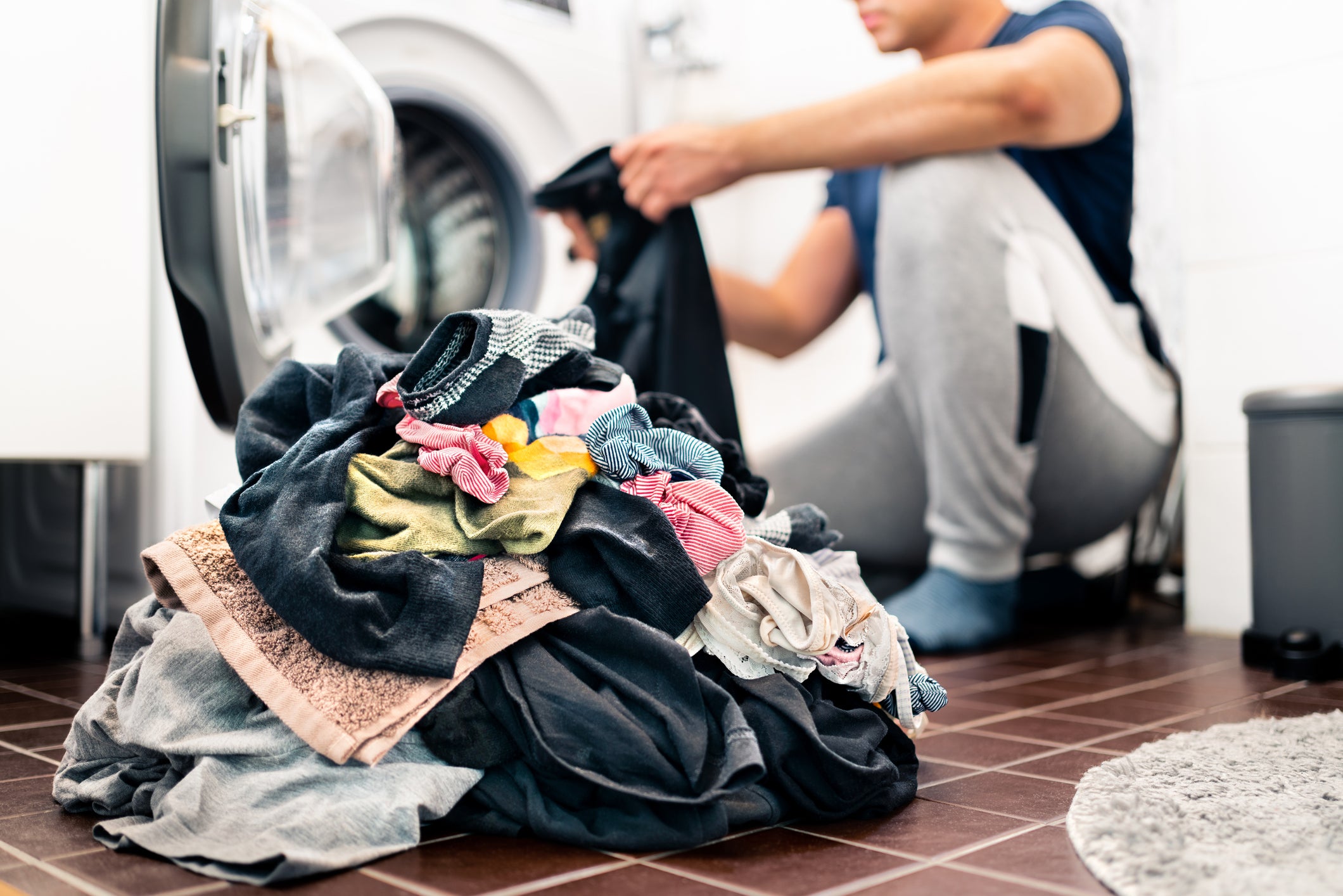 Apart from saving you money, there are several other benefits to washing at lower temperature (Getty/iStock)