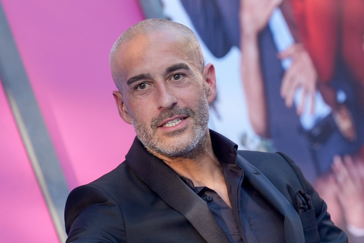 UFC commentator Jon Anik says promotion’s fight cards are ‘way too long’ UFC commentator Jon Anik says promotion’s fight cards are ‘way too long’