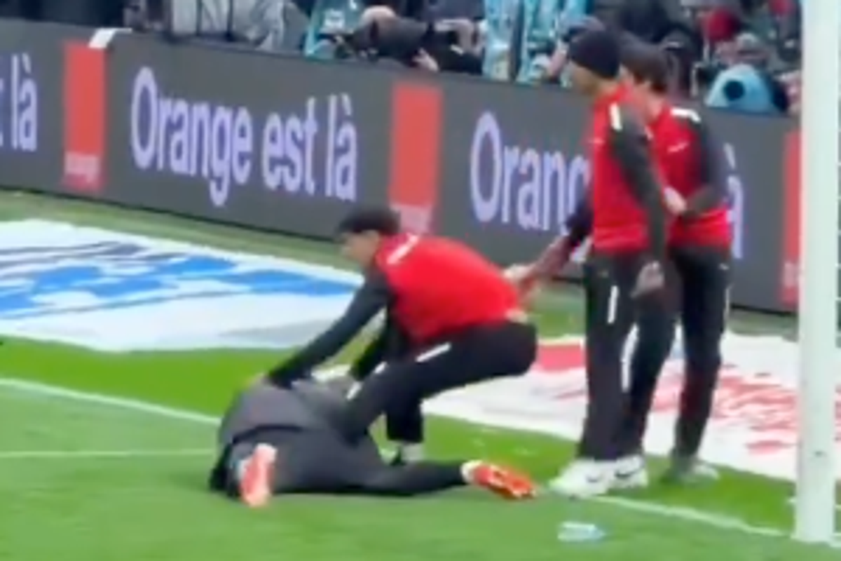 Senegal sub goalkeeper tackled by Moroccan ball boys during dramatic AFCON final