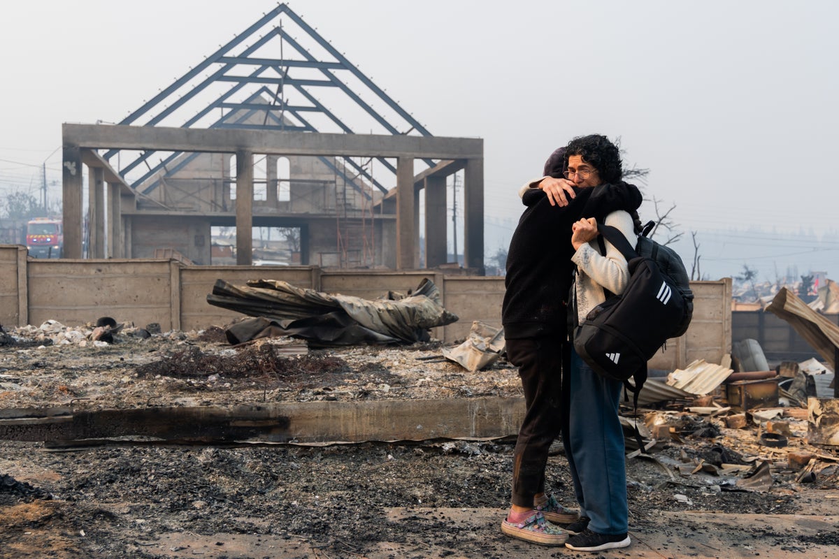 Wildfires spread through Chile leaving 19 dead and 1,500 homeless