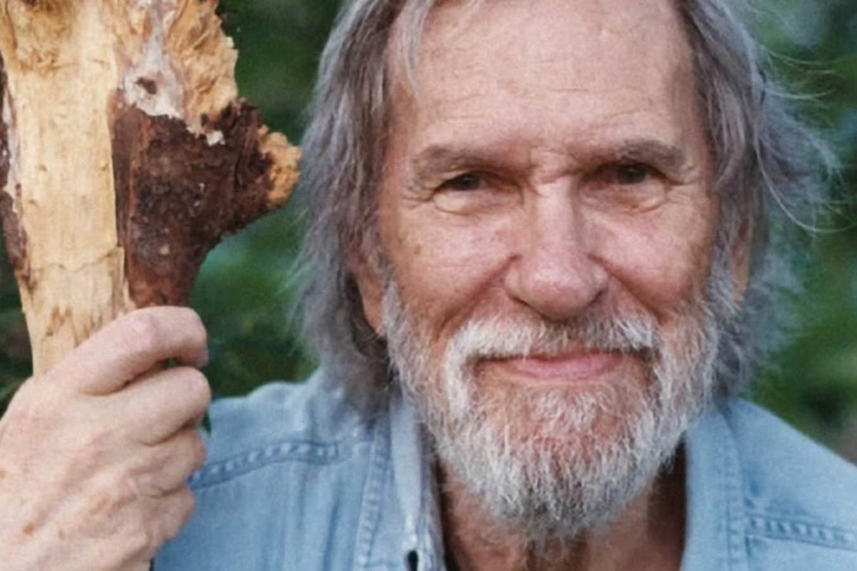 Tucker Zimmerman death: Folk singer adored by David Bowie dies with wife in fire aged 84 Tucker Zimmerman death: Folk singer adored by David Bowie dies with wife in fire aged 84