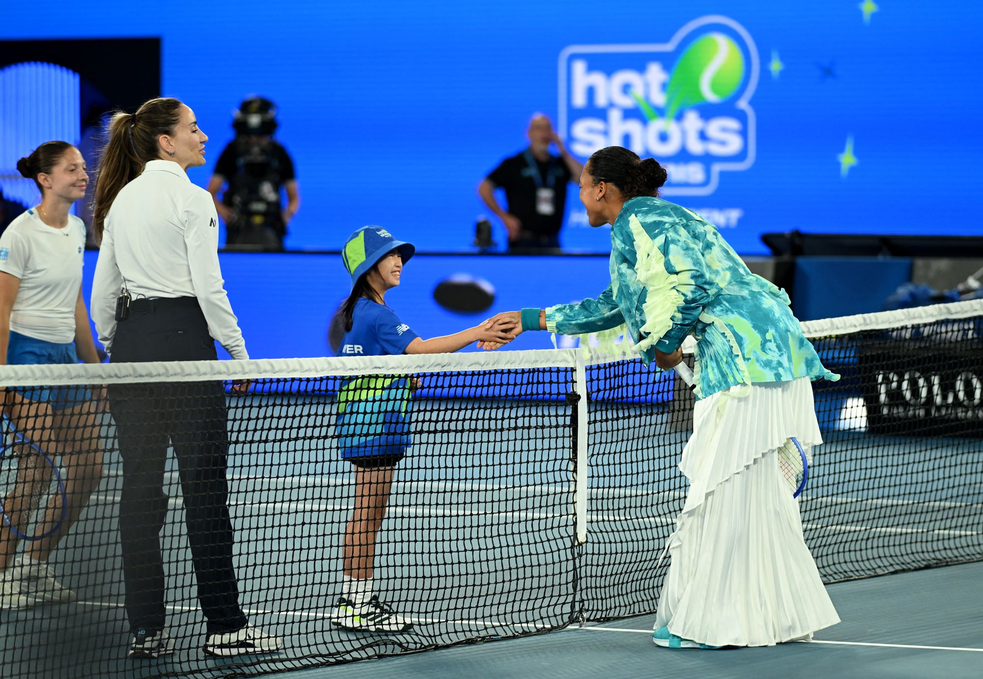 The former World No 1 removed the flared trousers before her warm-up