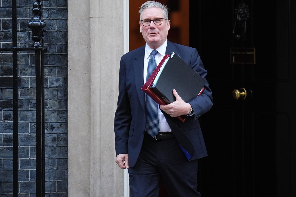 Why Starmer faces potential rebellion over under-16s social media ban