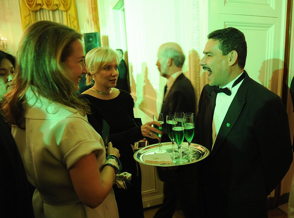 As the 1 percent get richer, the average American is still falling behind