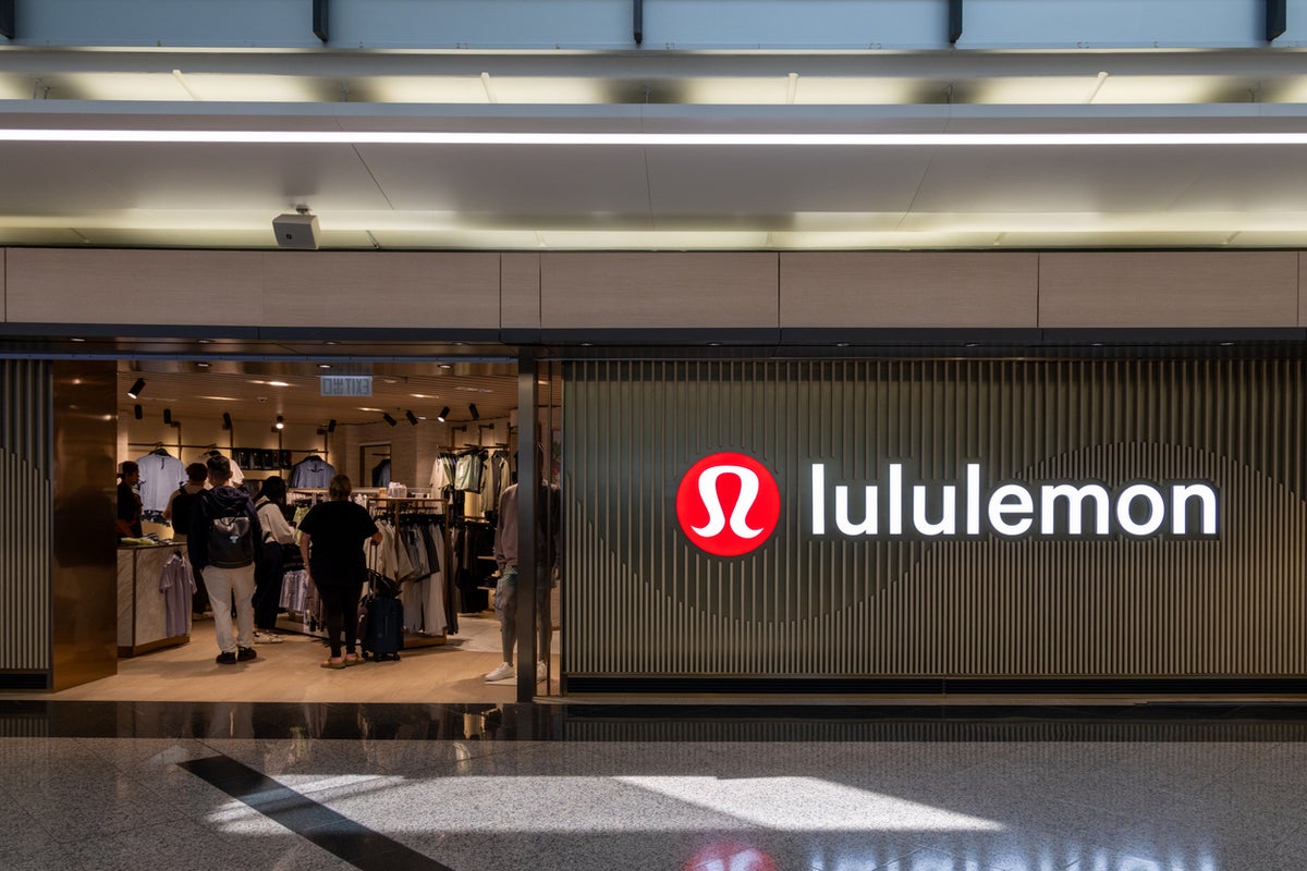 Lululemon pulls new leggings line after flood of customer complaints