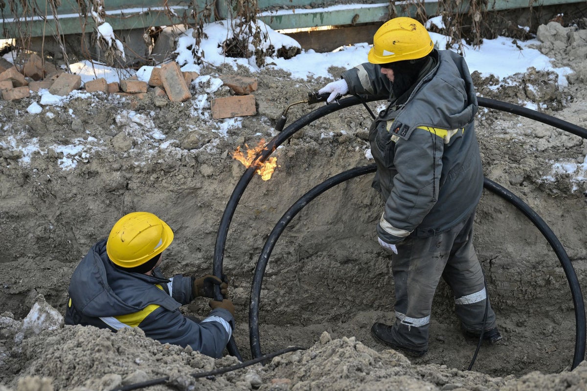 Ukraine war latest: Thousands without heating in Kyiv after Russian air ...