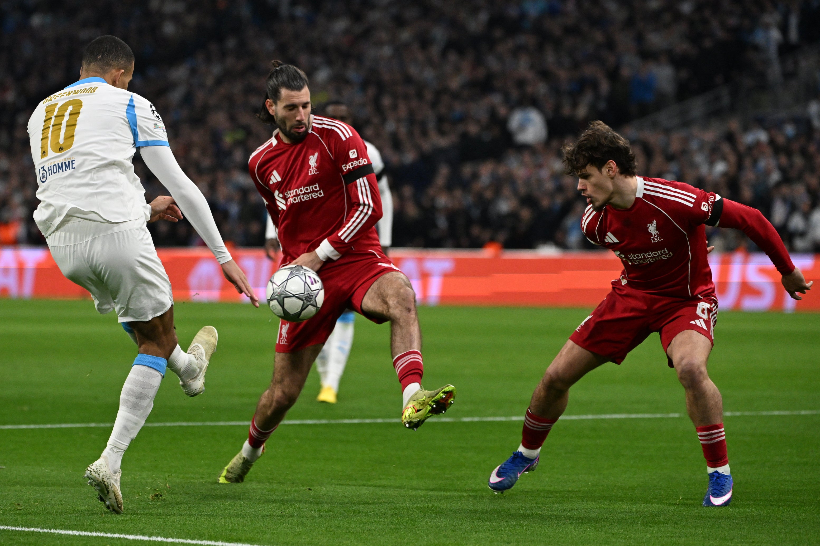 Milos Kerkez restringiu bem Mason Greenwood