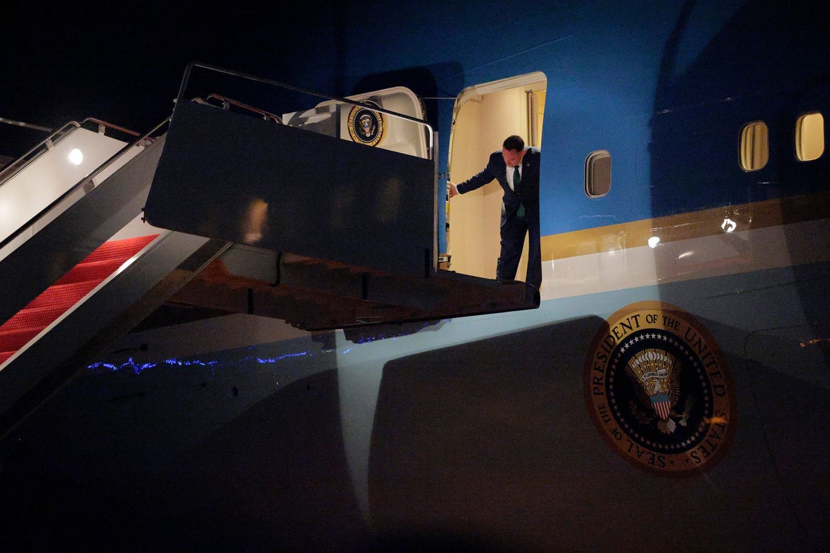 Trump’s Air Force One forced to return to Washington after electrical issue