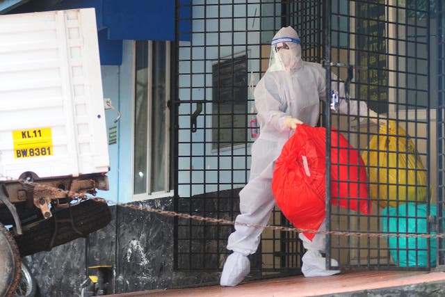 <p>A health worker wearing protective gear disposes biohazard waste from a Nipah virus isolation center at a goverment hospital in Kozikode, in India's southern state of Kerala on September 16, 2023</p>
