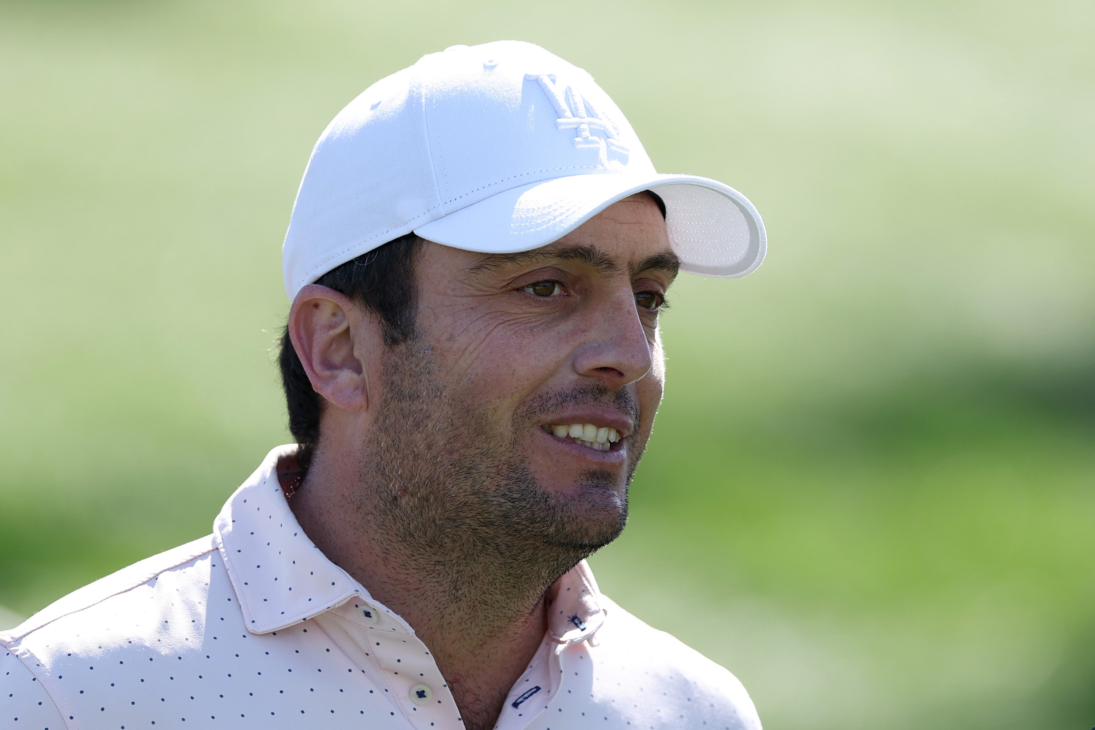 Francesco Molinari esteve em grande contato em um dia de vento em Dubai