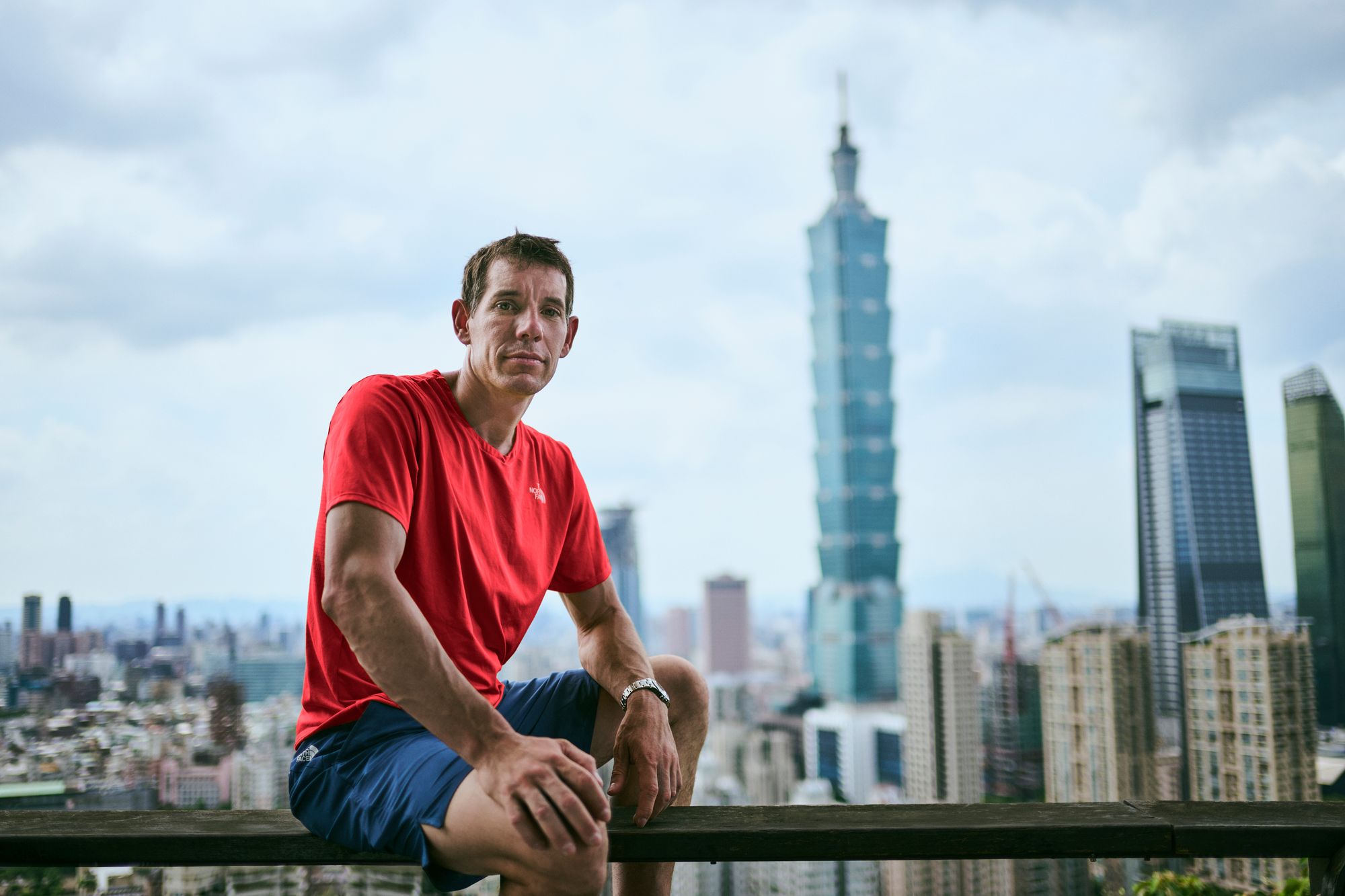 Alex Honnold explains what would happen if he falls during live free solo of Taiwan skyscraper on Netflix