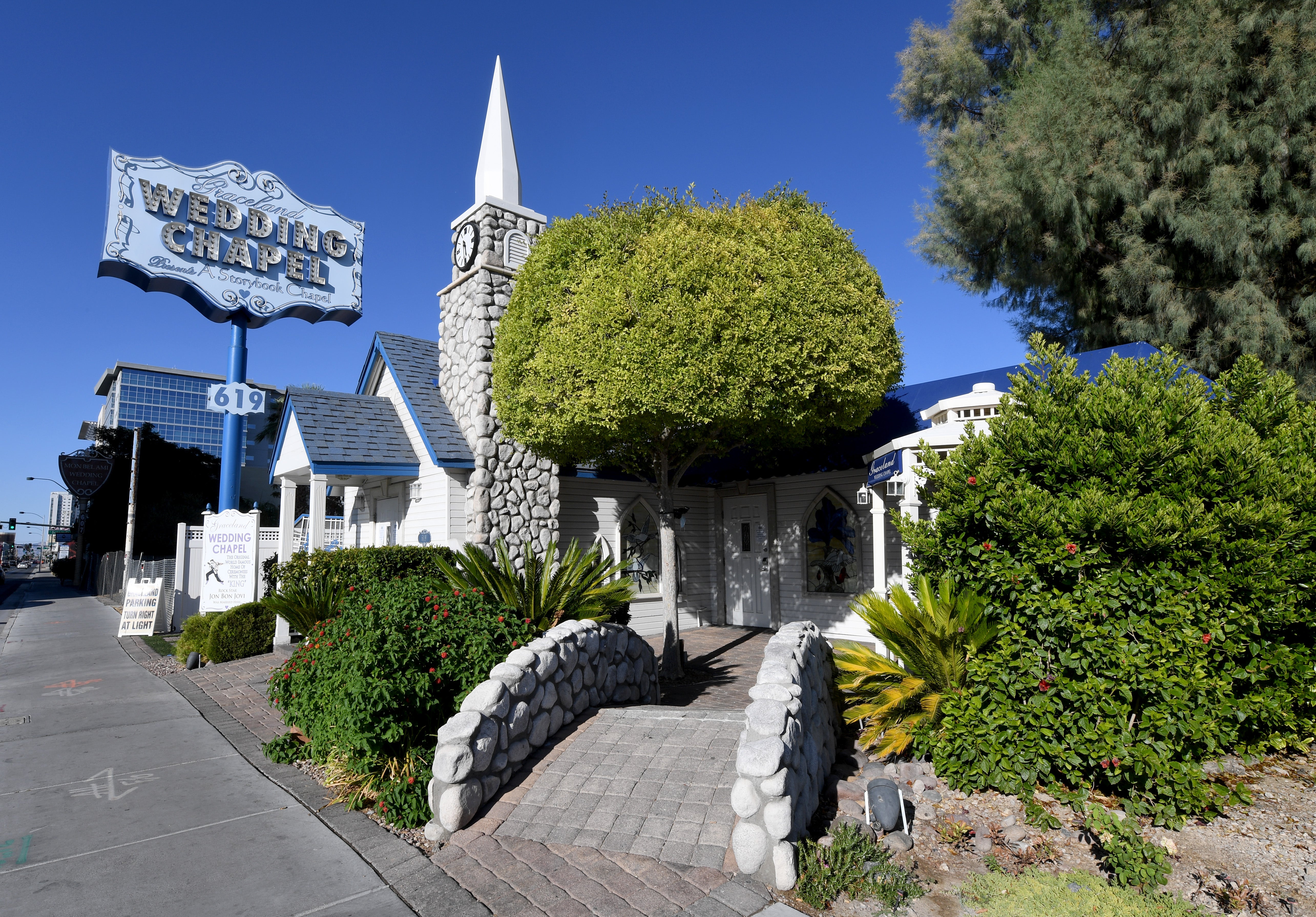 Chapel of a little less love: Vegas saw 2 percent decline in weddings last year