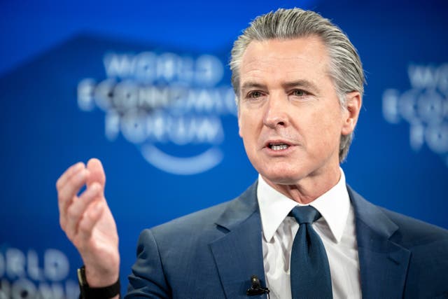 <p>Gobernador de California Gavin Newsom habla en el Foro Económico Mundial de Davos, Suiza, el jueves 22 de enero de 2026</p>