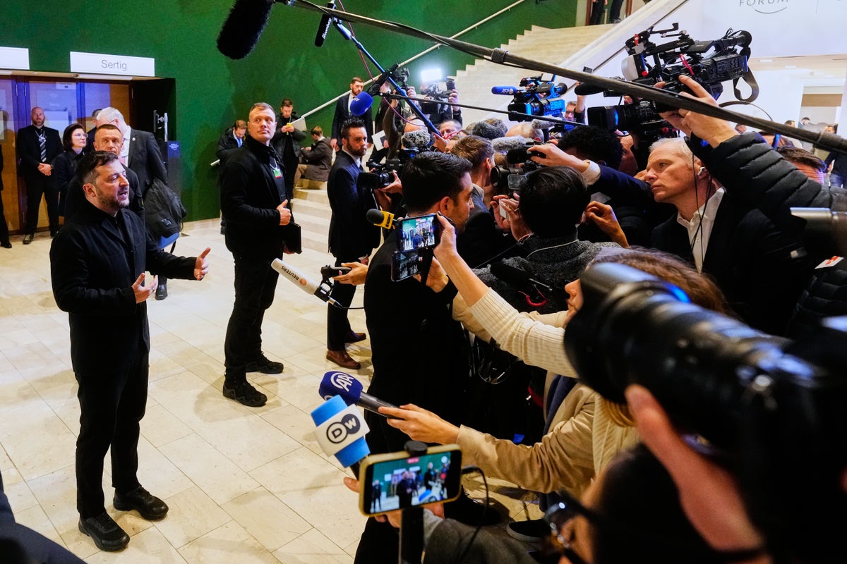 Russia, Ukraine and the US are holding peace talks in Abu Dhabi. They're coming at a key moment