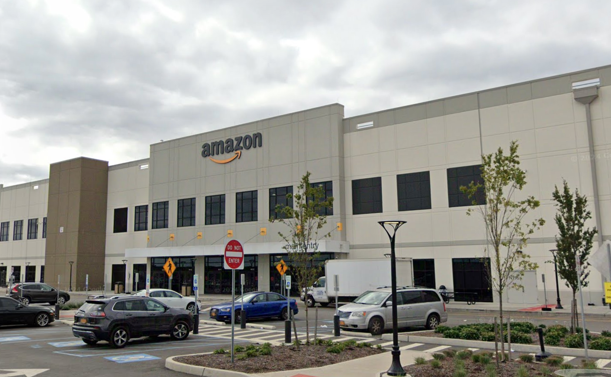 The Amazon fulfillment center in Staten Island where Isharae Jackson worked. She is now suing the company for discriminating against her as a lactating mom.