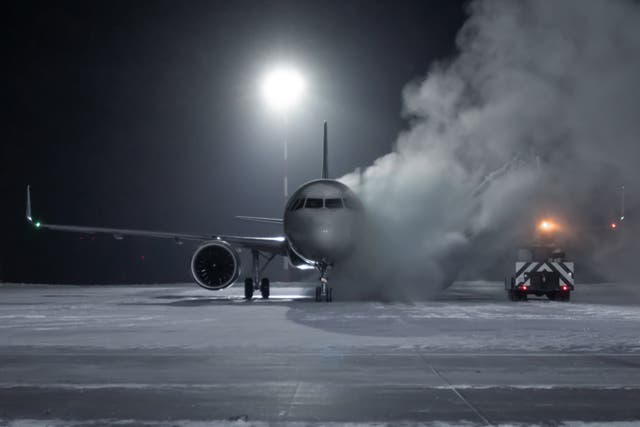 <p>De-icing fluid managed to get inside the Delta fuselage, soaking a passenger onboard</p>