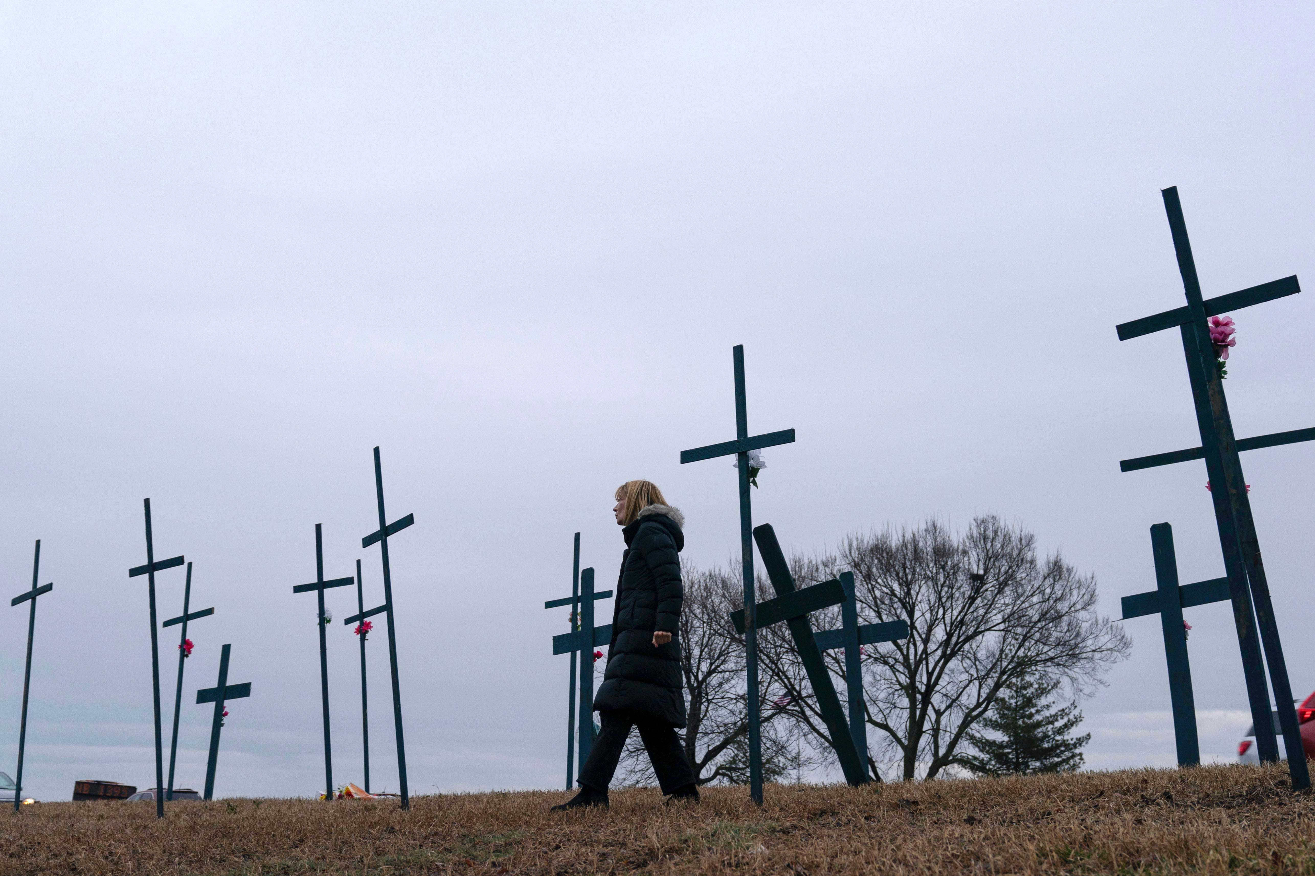 Crosses are seen at a makeshift memorial for the victims of the plane crash in the Potomac River near Ronald Reagan Washington National Airport, Jan. 31, 2025, in Arlington, Va. (AP Photo/Jose Luis Magana, File)