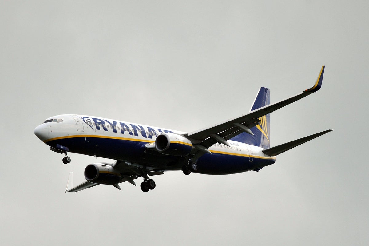 Ryanair hikes full-year fare and passenger outlook
