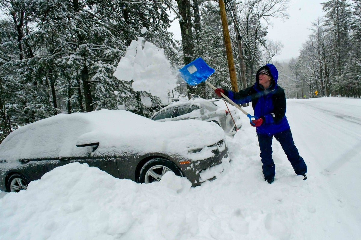 Warning issued over snow shovelling after three deaths in Pennsylvania