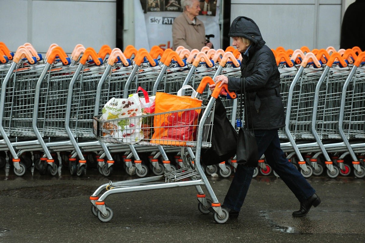 Shop price inflation falls after heavy discounting by retailers