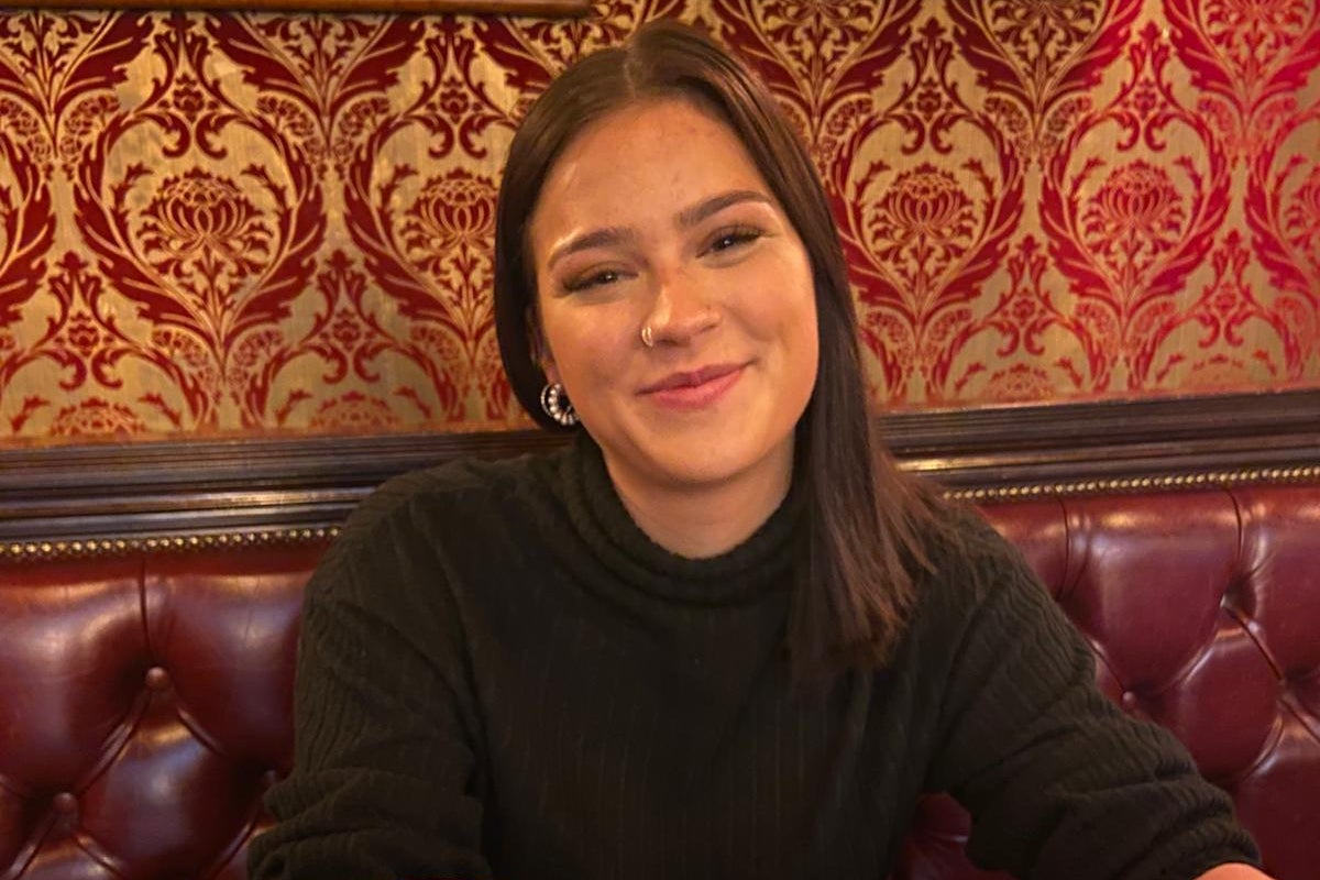 Woman, 21, faces losing her bladder after dismissing rare condition as UTI Woman, 21, faces losing her bladder after dismissing rare condition as UTI