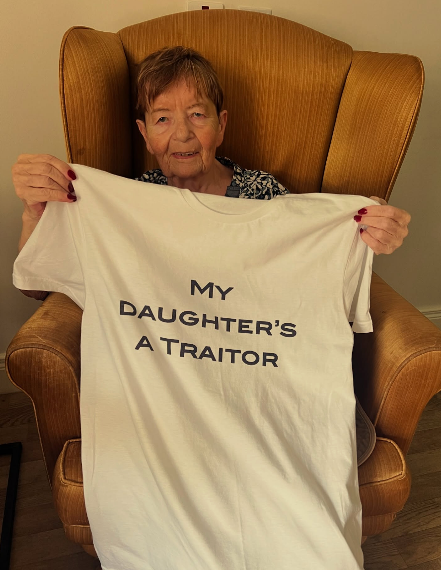 Rachel ha condiviso una foto di sua madre che la sostiene in 