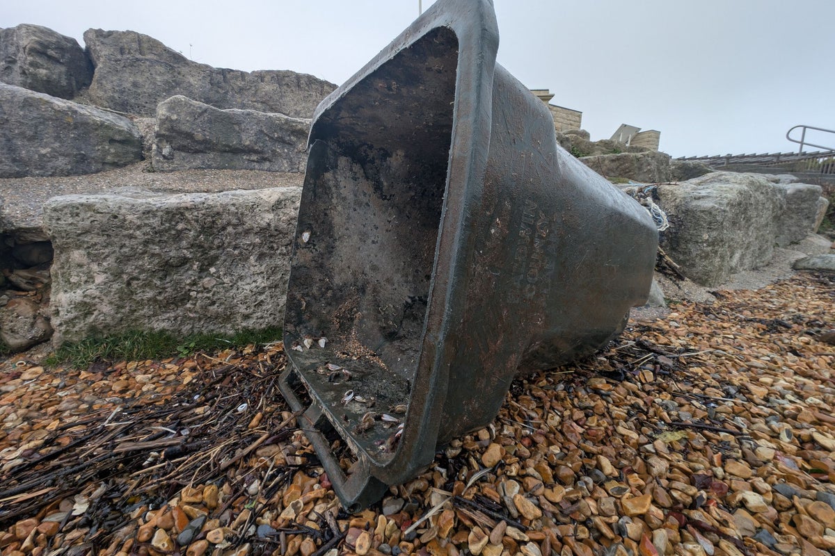 Wheelie bin washes up on UK beach after 5,000-mile journey Wheelie bin washes up on UK beach after 5,000-mile journey