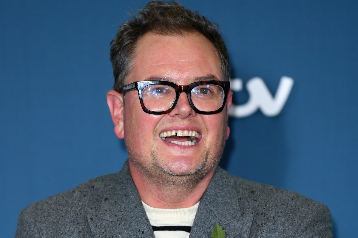 Alan Carr rules himself out of Strictly Come Dancing presenting job with hilarious explanation Alan Carr rules himself out of Strictly Come Dancing presenting job with hilarious explanation