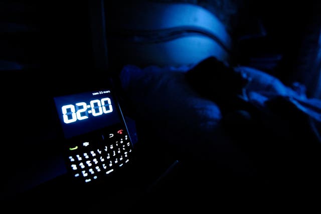 <p>Imagen representativa: un reloj en un smartphone </p>