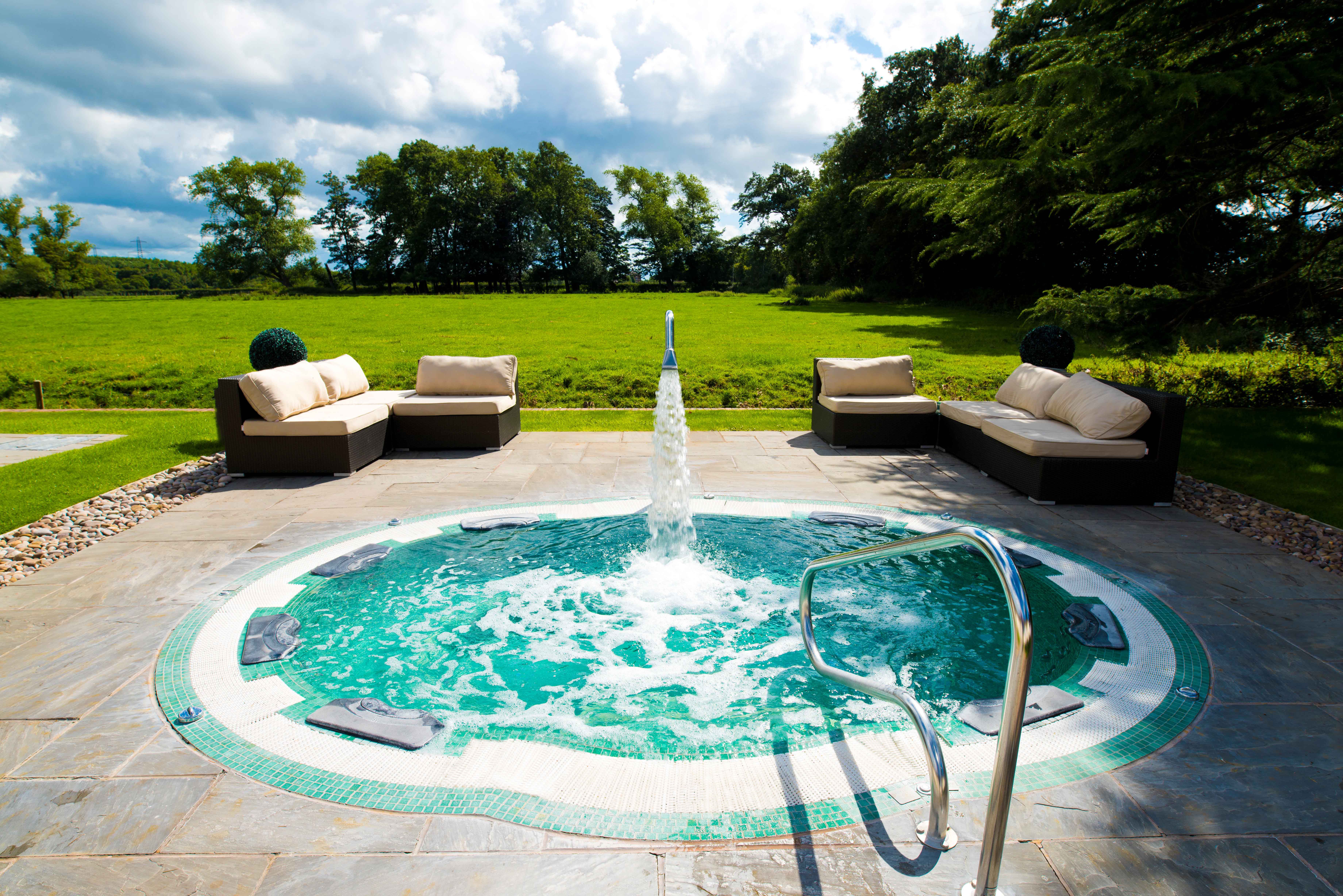 Find outdoor hot tubs at Thornton Hall