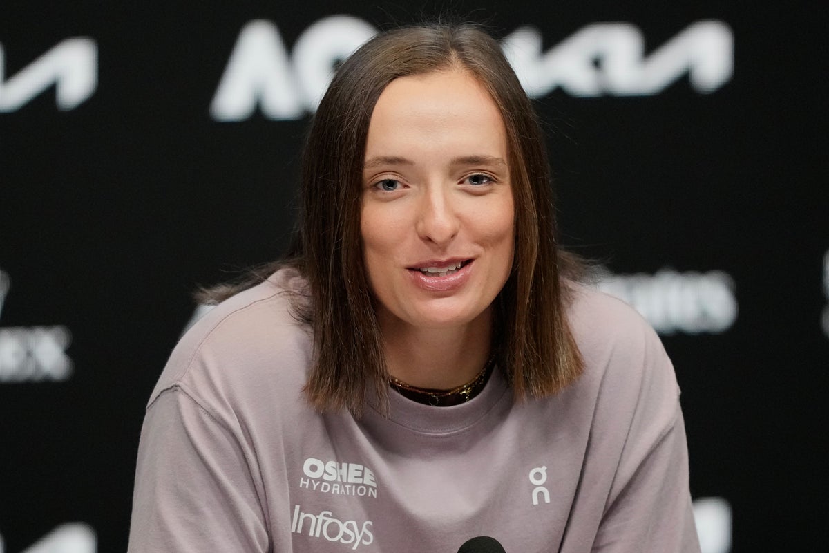Iga Swiatek throws support behind Coco Gauff after Australian Open criticism