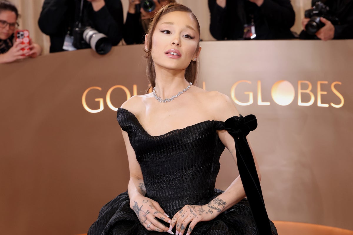 Ariana Grande shares the sad reason she constantly wore oversized hoodies in 2018 Ariana Grande shares the sad reason she constantly wore oversized hoodies in 2018