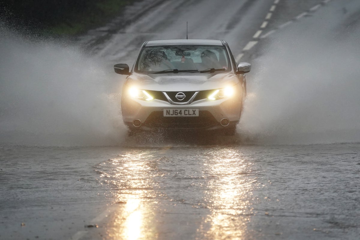 More rain to hit UK this week as Met Office issues fresh weather warnings - The Independent