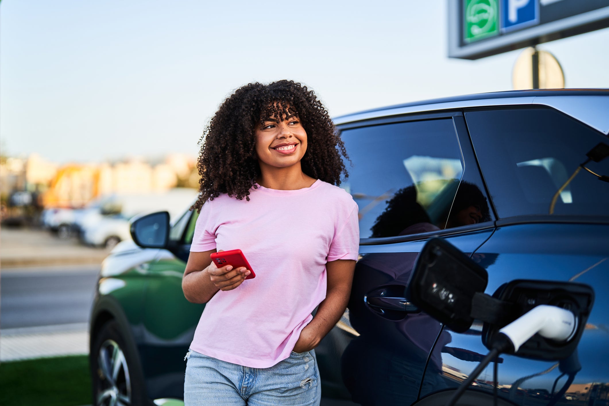 <p>Octopus Smart Charging Tariffs automatically schedule EV charging for when electricity is at its cheapest</p>