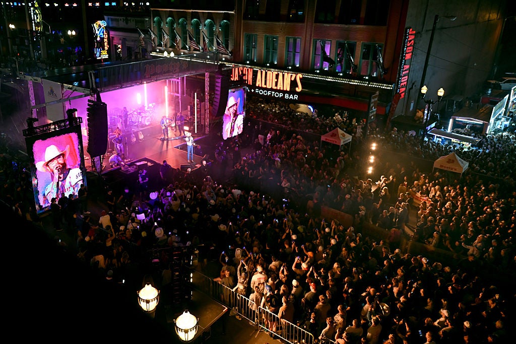 Tennessee&rsquo;s low cost of living and lack of taxes on retirement income make it a desirable destination for retirees on Social Security looking to settle down