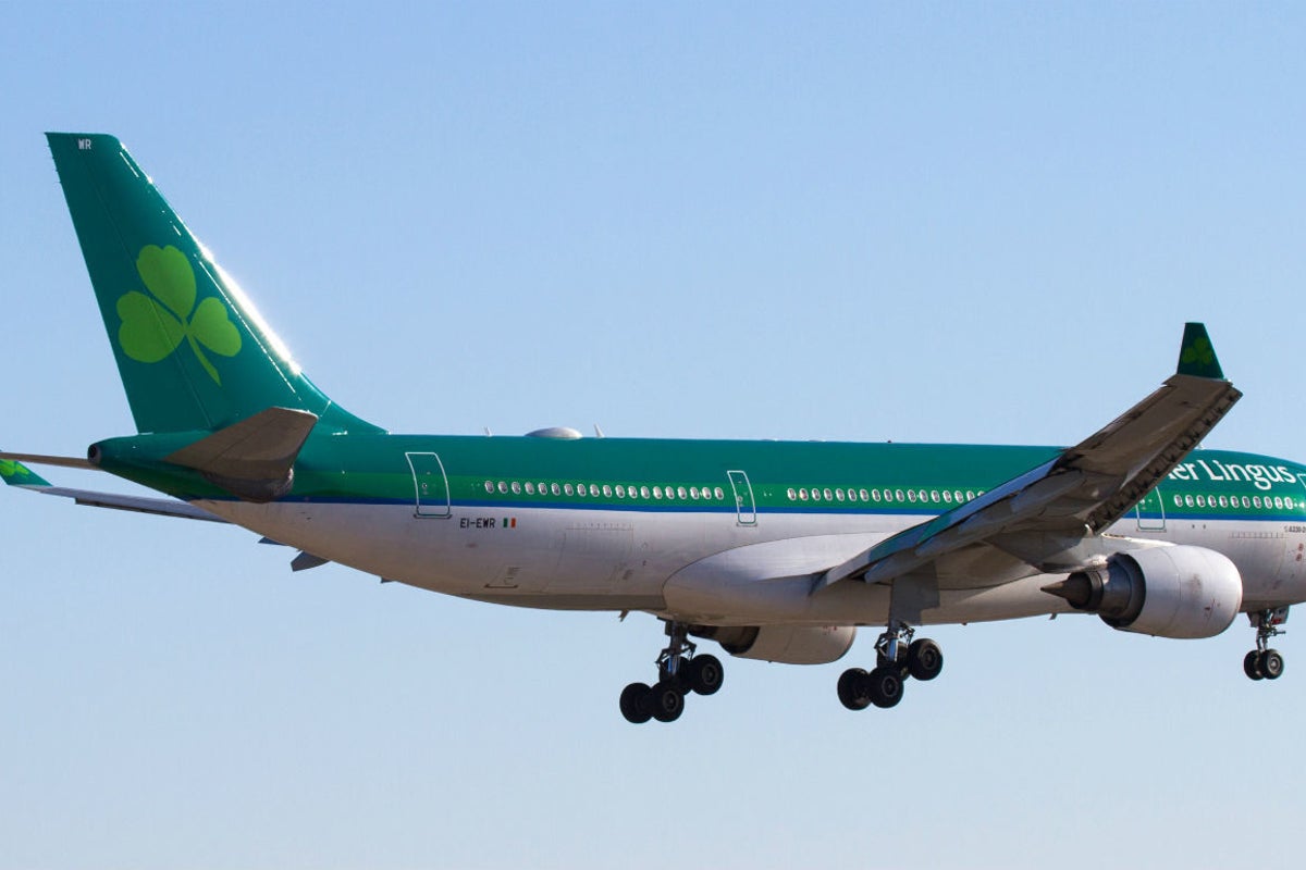 New Aer Lingus passport rule affecting all travellers between Britain and Ireland