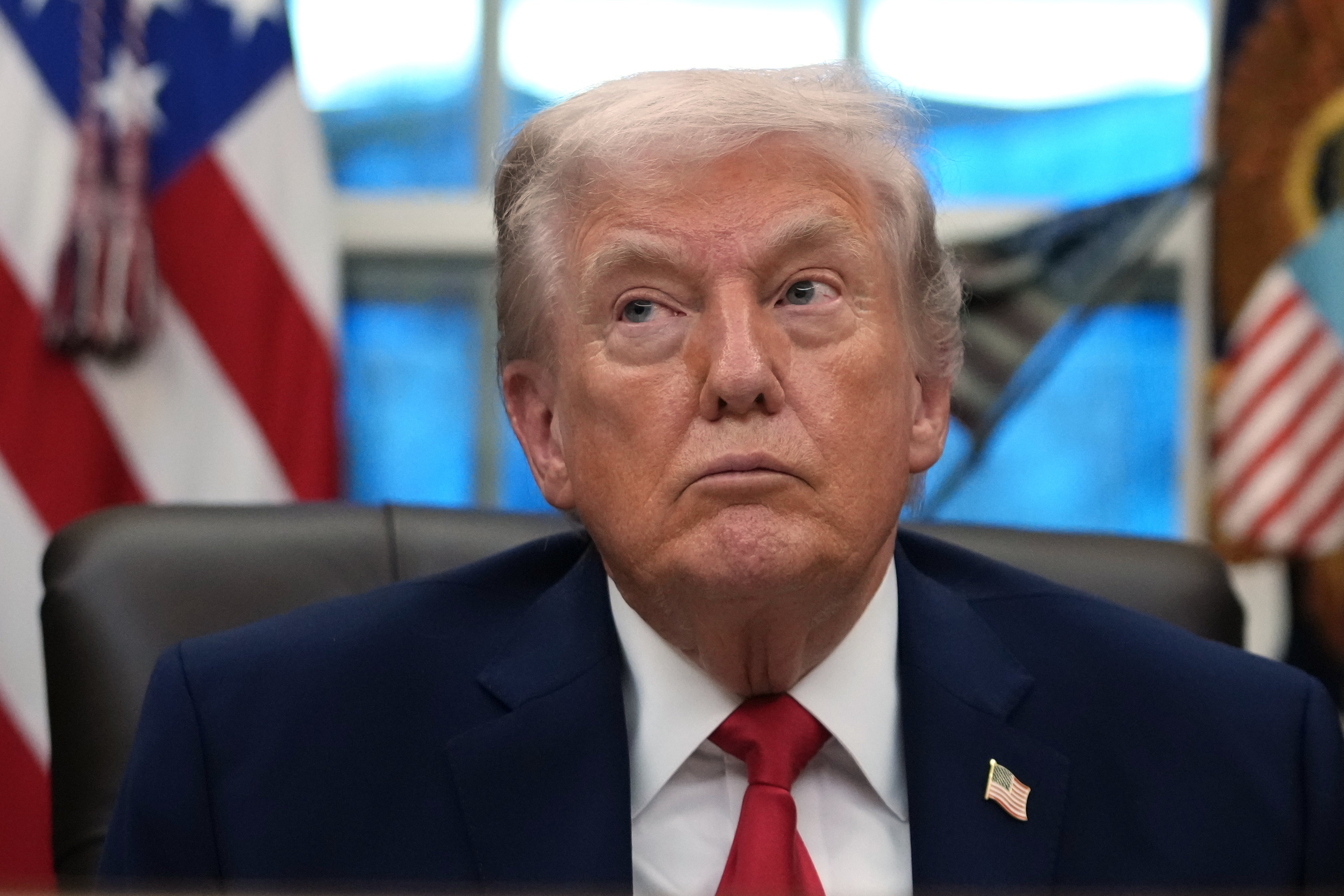 O presidente Donald Trump e a sua família estão a processar o IRS e o Departamento do Tesouro em 10 mil milhões de dólares pela divulgação das suas declarações fiscais.