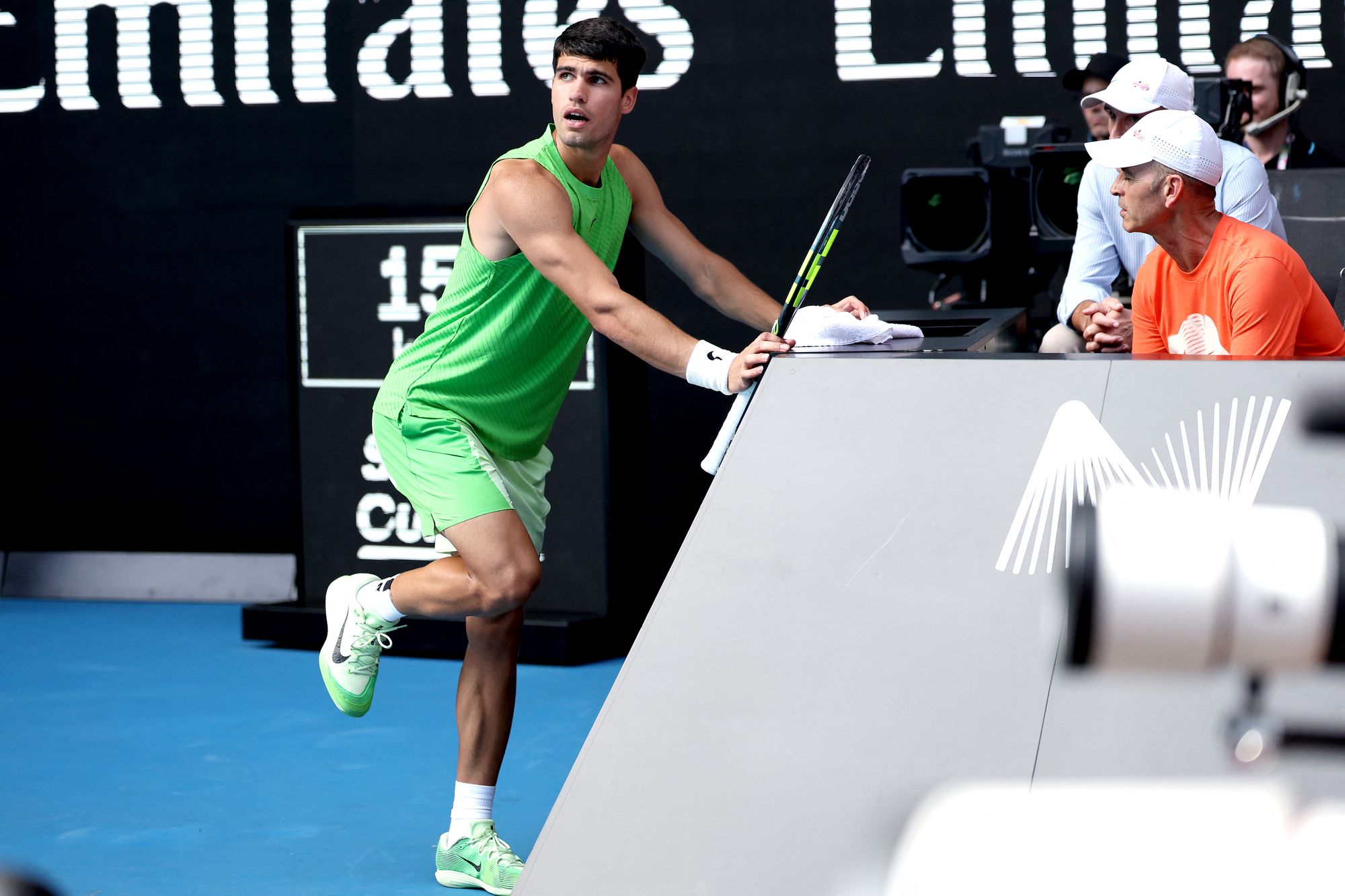 Alcaraz ahora tendrá que recuperarse para la final del domingo