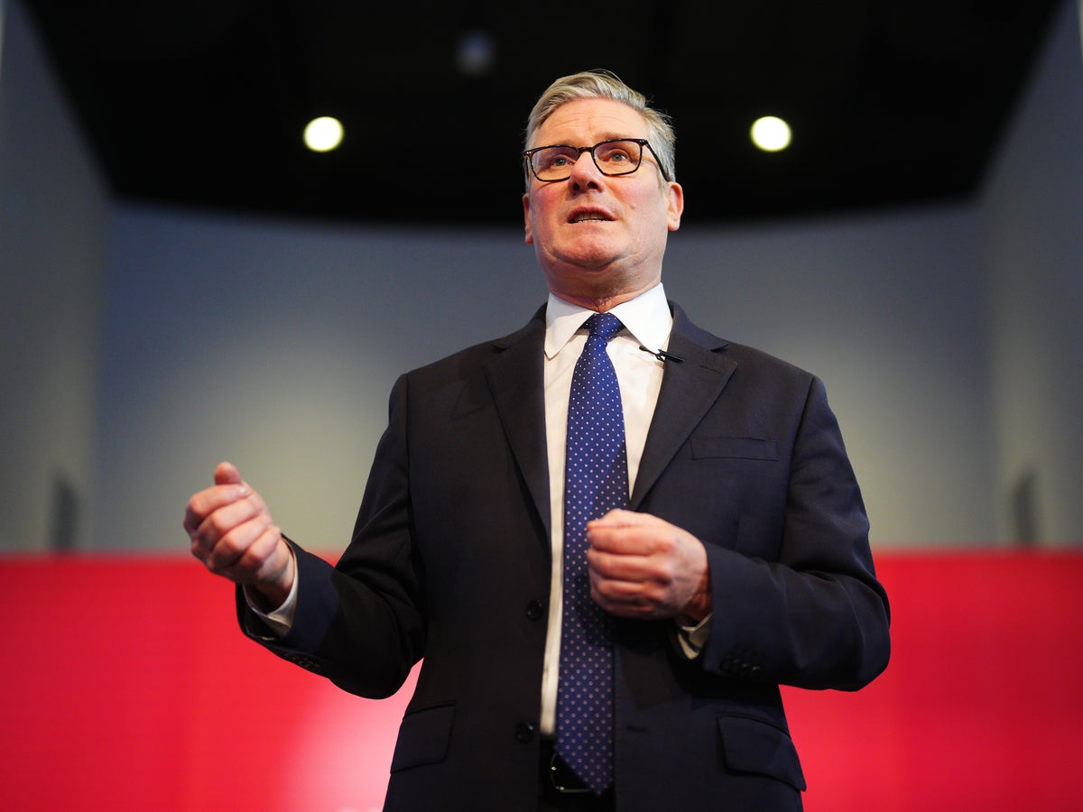 Starmer attacks Farage over 'botched' Brexit as he signals talks on EU defence pact | The Independent