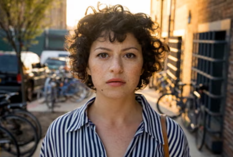 Alia Shawkat na série satírica de mistério 'Search Party'