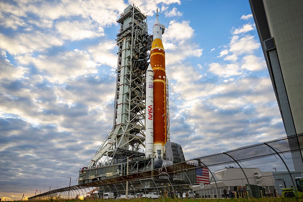 Nasa's Artemis II Space Launch System (SLS) rocket and Orion spacecraft are rolled out of the Vehicle Assembly Building to Launch Pad 39B at Kennedy Space Center in Florida on 17 January, 2026