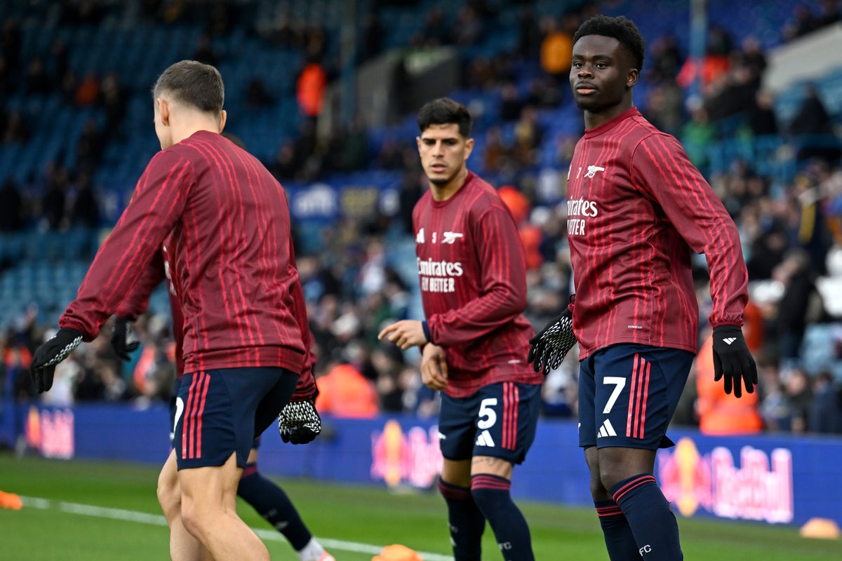 Injured Bukayo Saka replaced in Arsenal line-up minutes before kick off with Leeds Injured Bukayo Saka replaced in Arsenal line-up minutes before kick off with Leeds