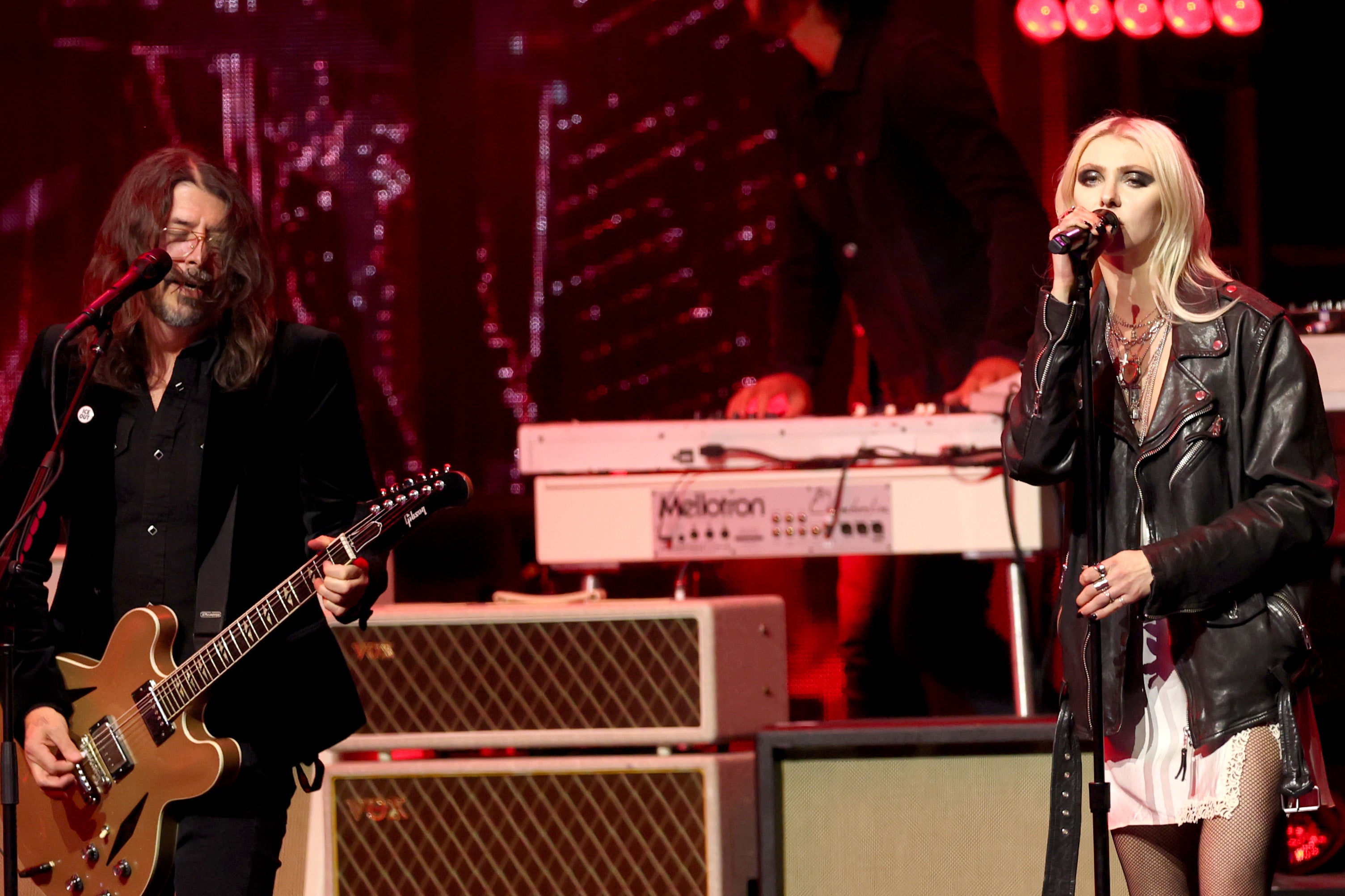 <p>Dave Grohl of Foo Fighters and Taylor Momsen perform during a tribute to Mariah Carey</p>